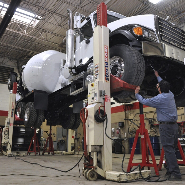 Chicagoland truck and trailer maintenance